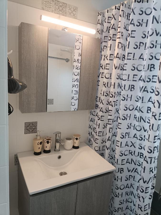 Meltemi Apartments Agia Marina  Экстерьер фото